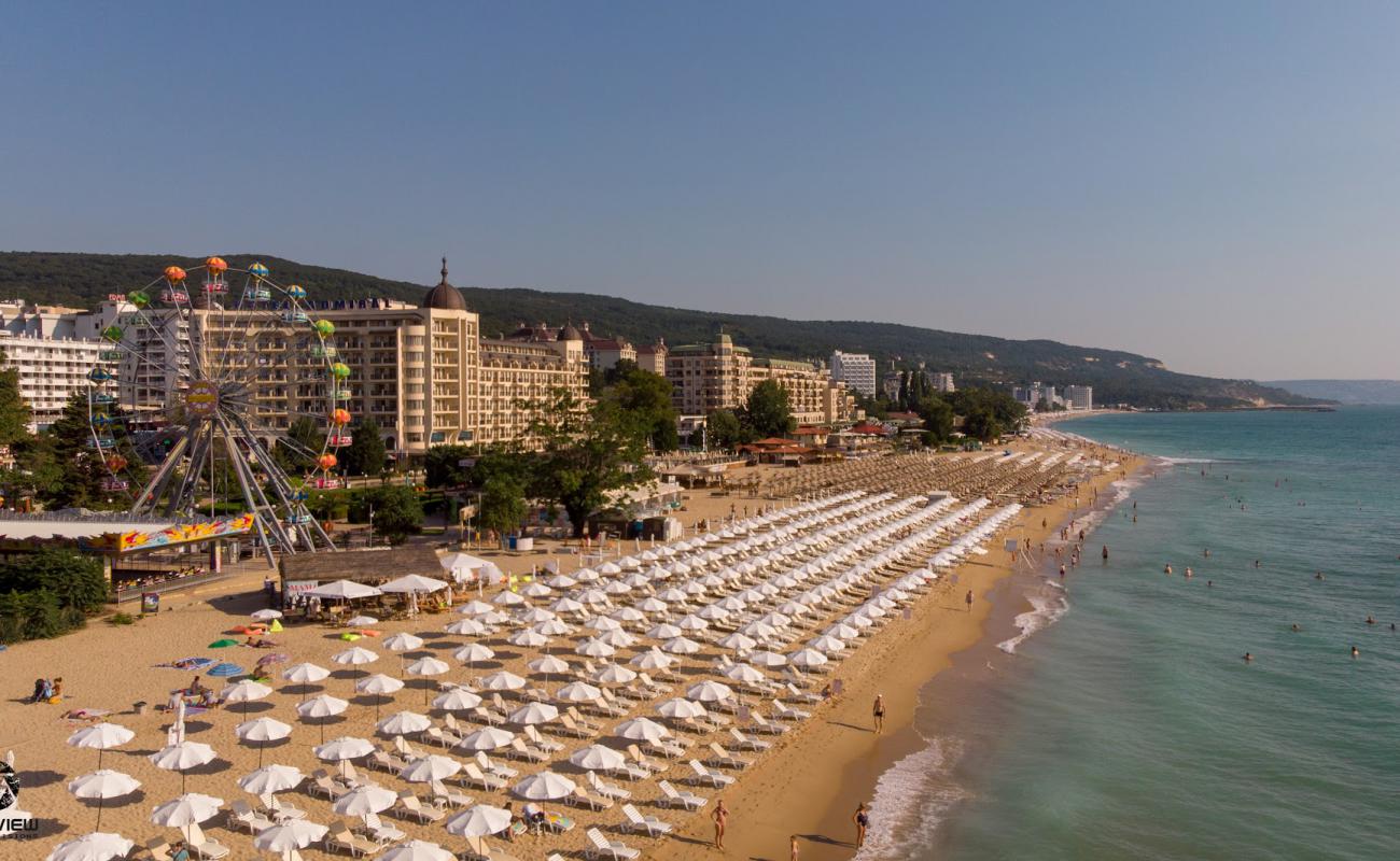 Zlatni pyasatsi Plajı'in fotoğrafı parlak ince kum yüzey ile