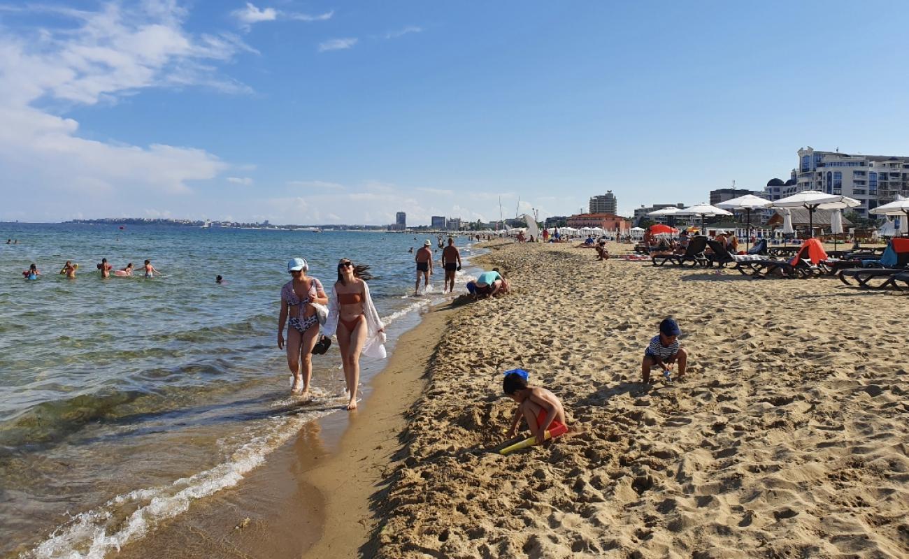 Slanchev Bryag Plajı'in fotoğrafı beyaz ince kum yüzey ile