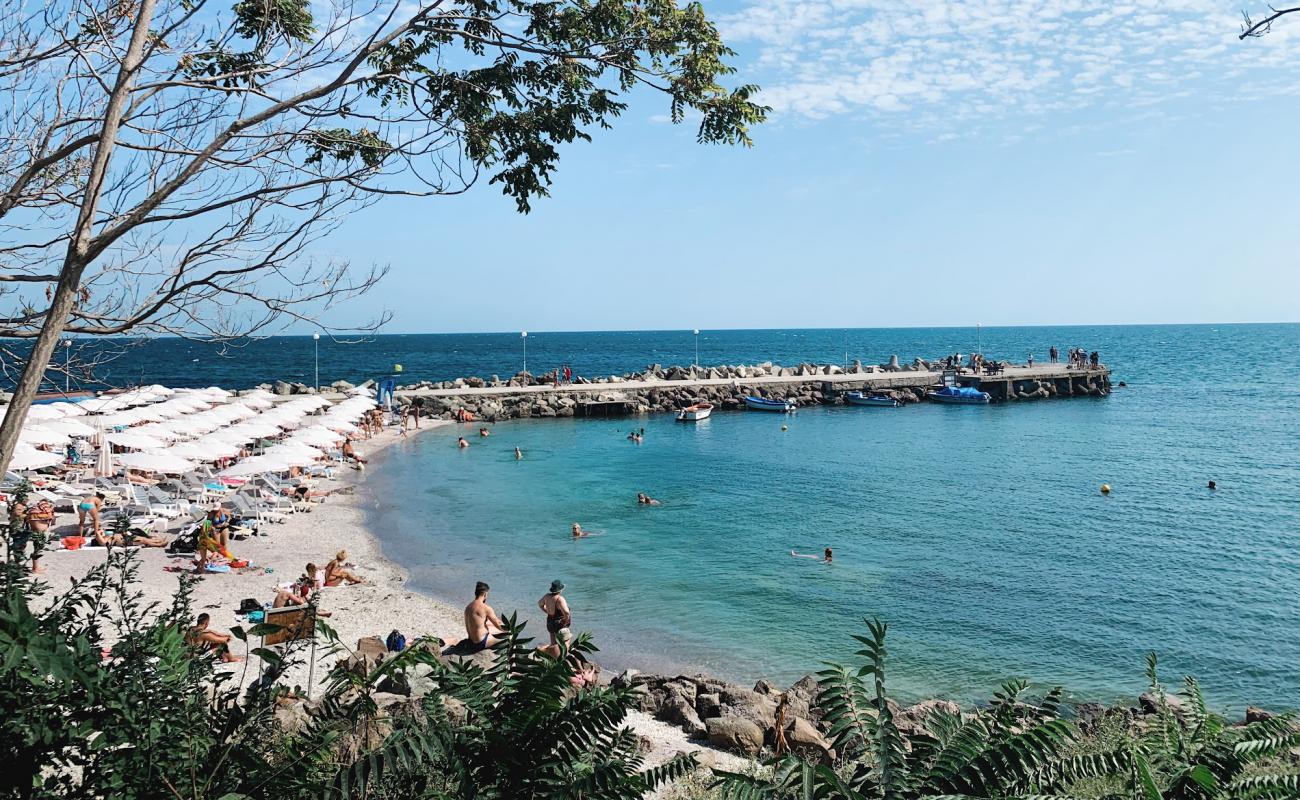 Buna beach'in fotoğrafı bej kabuklu kum yüzey ile