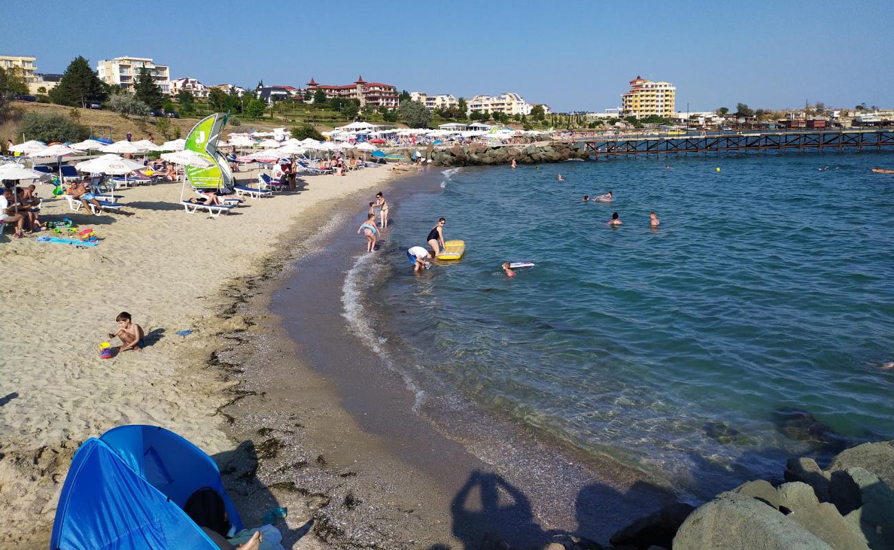 Ravda beach South'in fotoğrafı beyaz kum yüzey ile