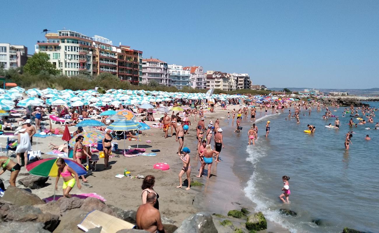 Pomorie beach'in fotoğrafı parlak kum yüzey ile