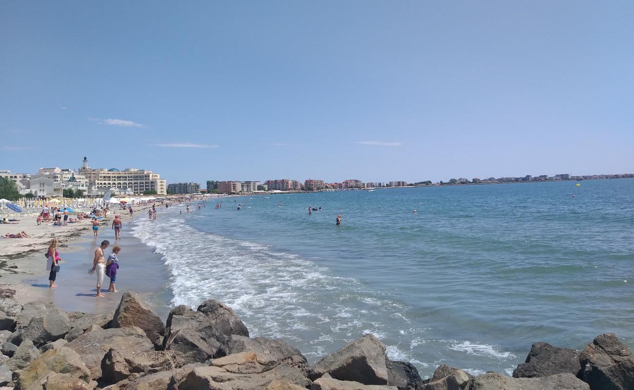 Pomorie beach South'in fotoğrafı gri kum yüzey ile