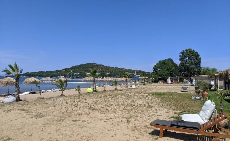 Ailyak campming beach'in fotoğrafı parlak kum yüzey ile