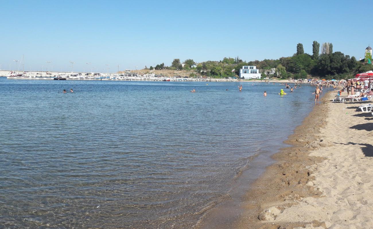 Chernomorets beach'in fotoğrafı açık bej kum yüzey ile