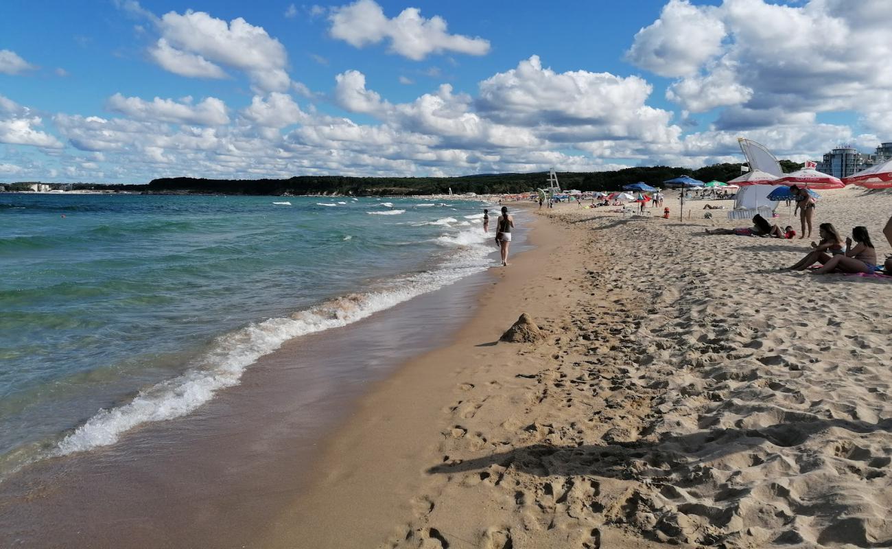 Severen beach'in fotoğrafı i̇nce beyaz kum yüzey ile