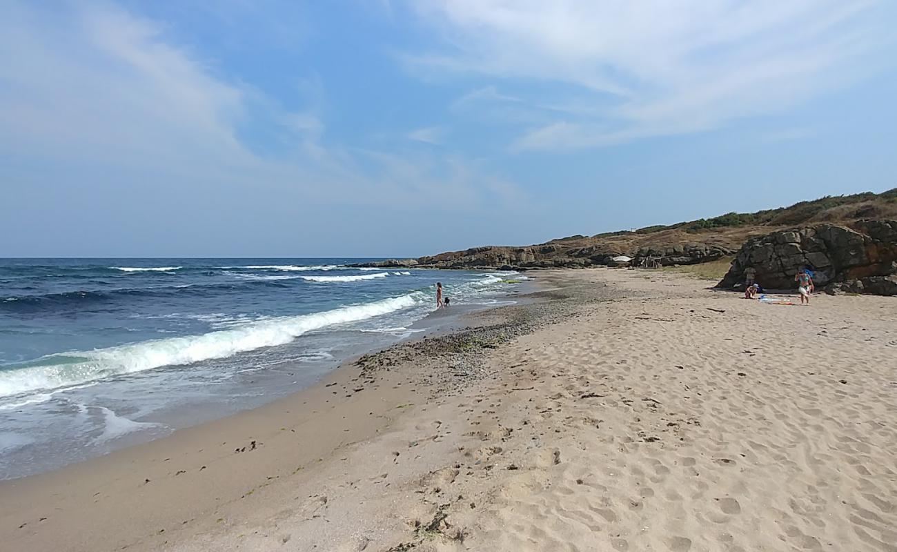 Leaves Plage South'in fotoğrafı bej kum ve kayalar yüzey ile