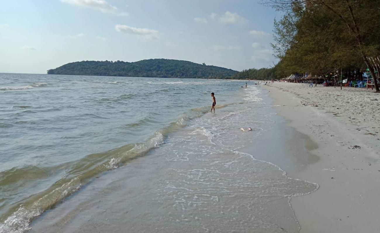 Bakhlong Beach'in fotoğrafı parlak kum yüzey ile