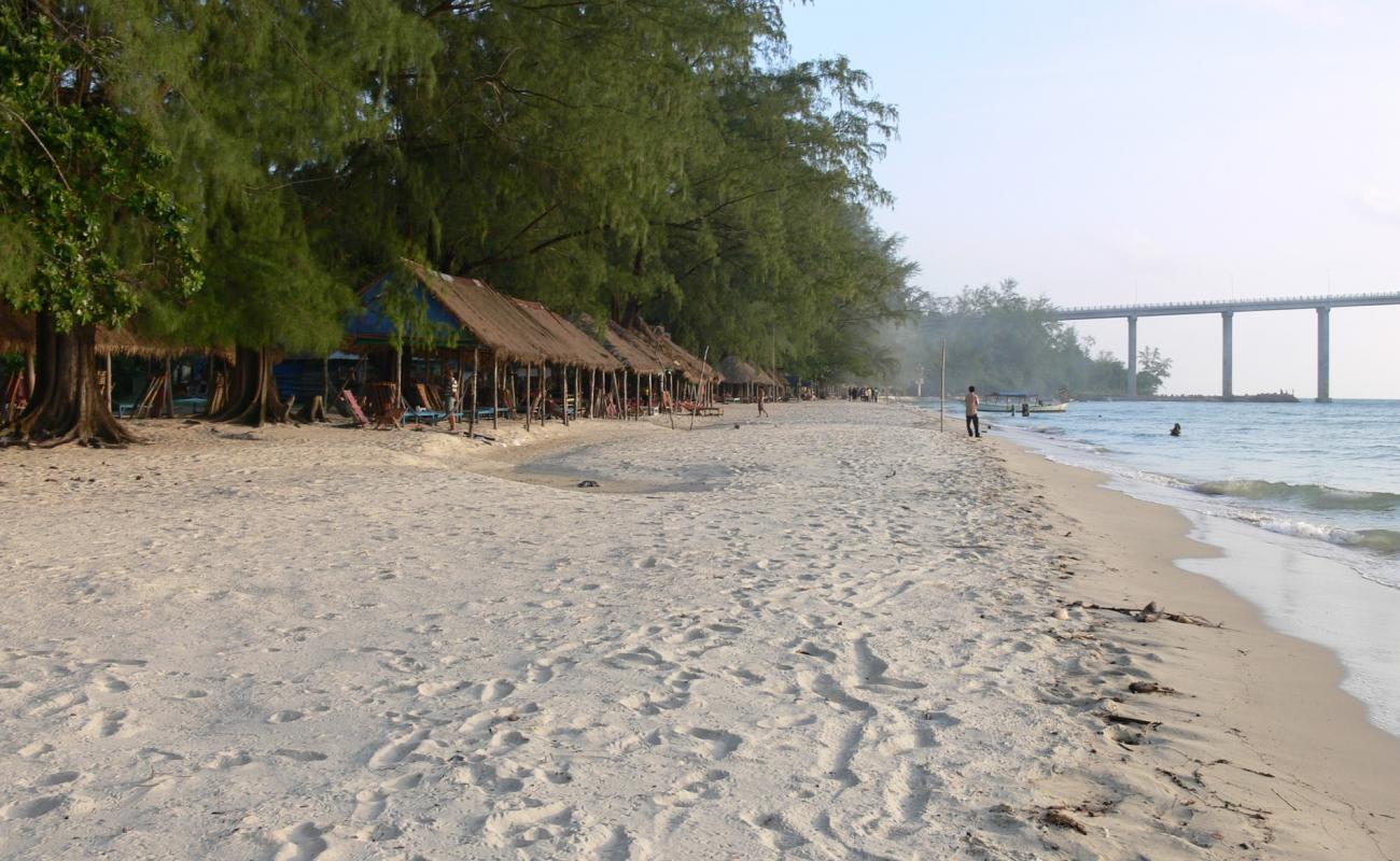 Hawaii Beach'in fotoğrafı beyaz kum yüzey ile