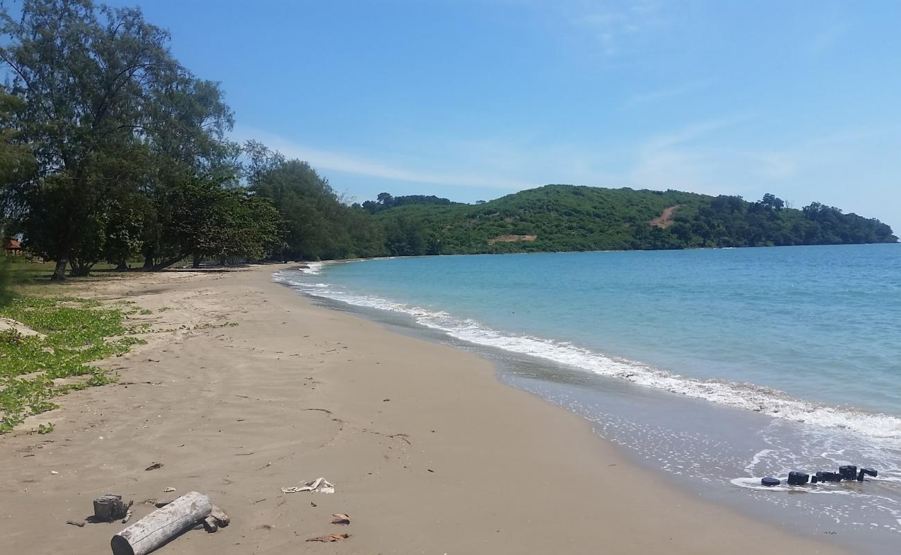 Kaoh Sramaoch Beach'in fotoğrafı parlak kum yüzey ile