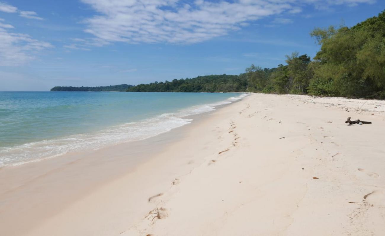 Sampoch Island Beach'in fotoğrafı parlak ince kum yüzey ile