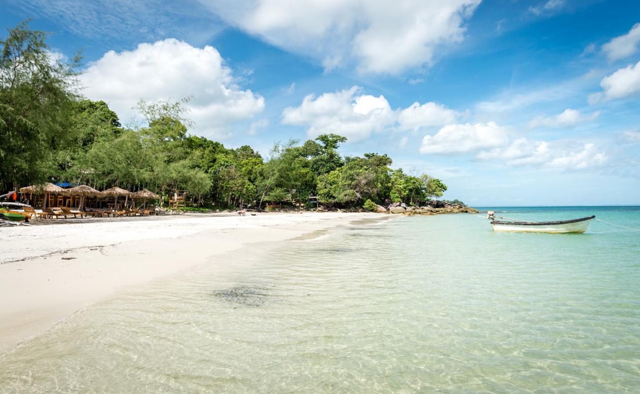 Kaoh Touch Beach'in fotoğrafı parlak kum yüzey ile