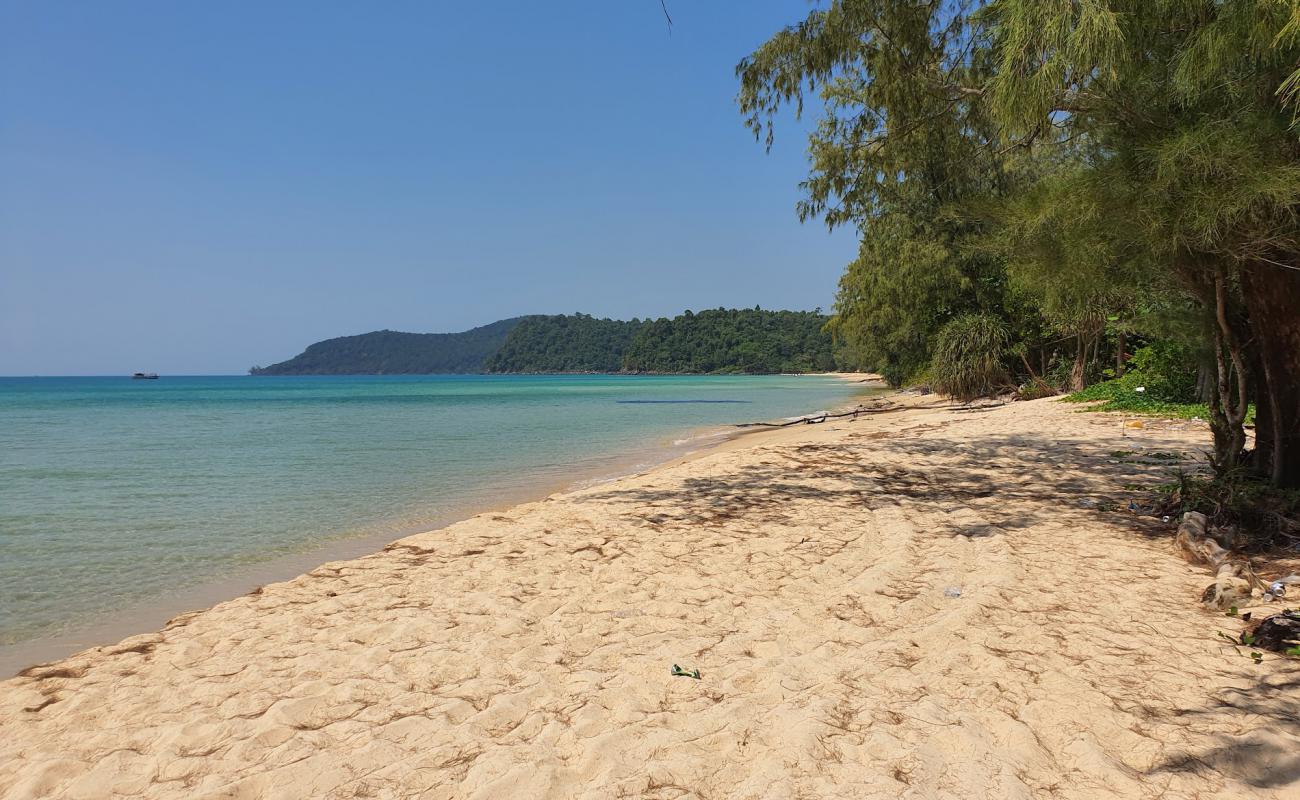 The Twilight Beach'in fotoğrafı açık bej kum yüzey ile