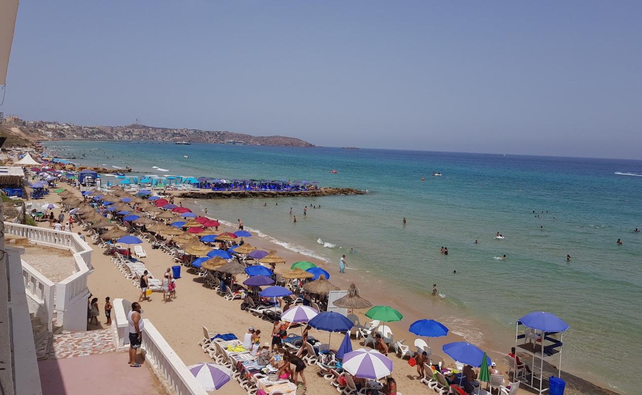 Paradis Plage'in fotoğrafı parlak kum yüzey ile