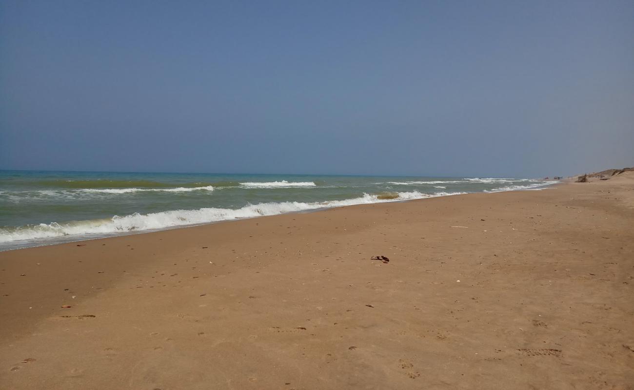 Plage Sakhra'in fotoğrafı parlak kum yüzey ile