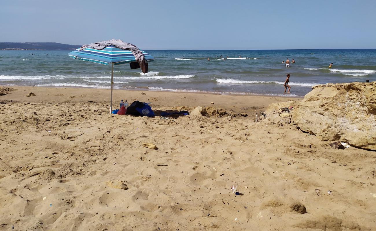 Plage Kef Lasfar'in fotoğrafı parlak kum yüzey ile