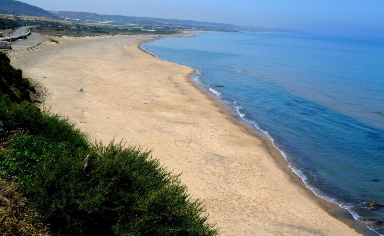 Dashria beach'in fotoğrafı parlak kum yüzey ile