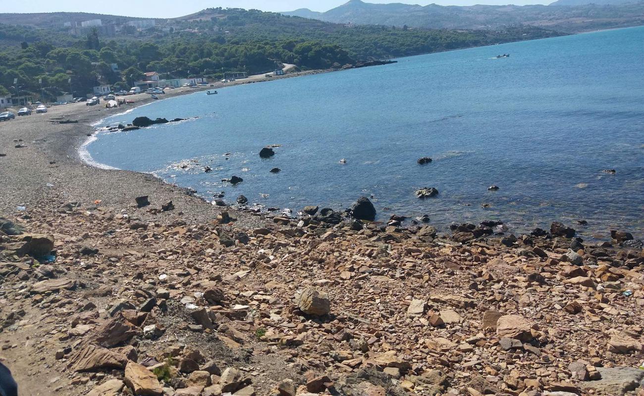 Plage de Beni Haoua'in fotoğrafı taşlar yüzey ile