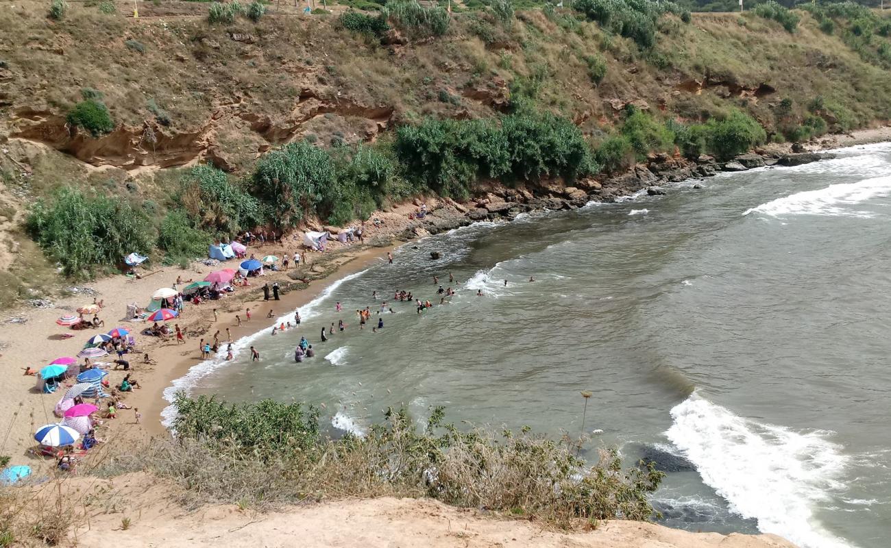 Plage Bouharoune'in fotoğrafı parlak kum ve kayalar yüzey ile