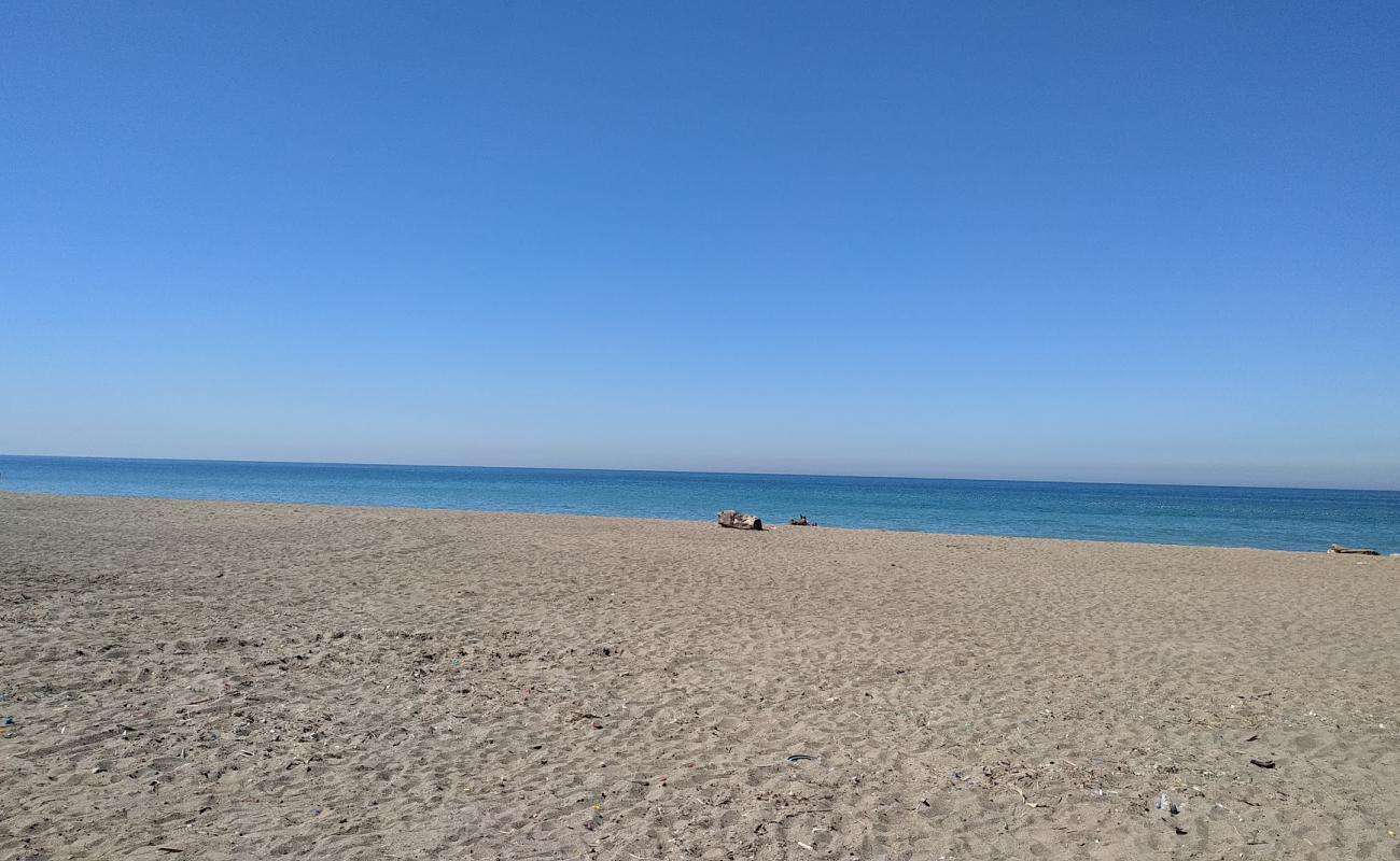 Plage Khelloufi'in fotoğrafı parlak kum yüzey ile