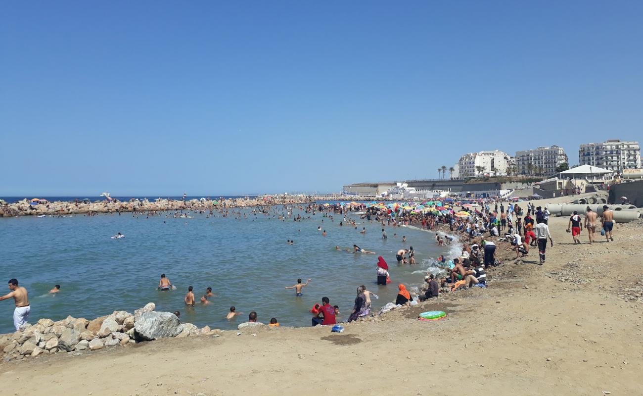 Flaxen beach'in fotoğrafı parlak kum ve kayalar yüzey ile