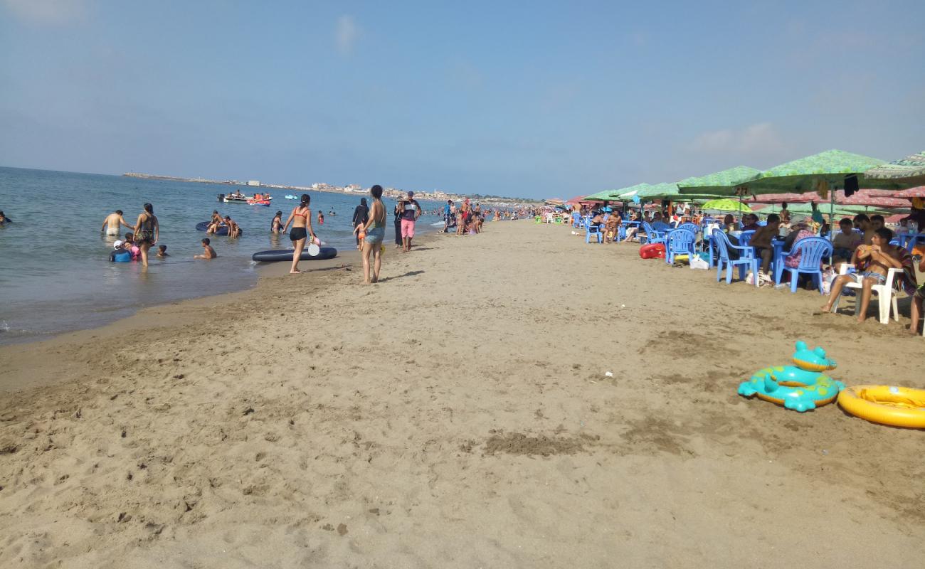 Plage Sghirate'in fotoğrafı parlak kum yüzey ile