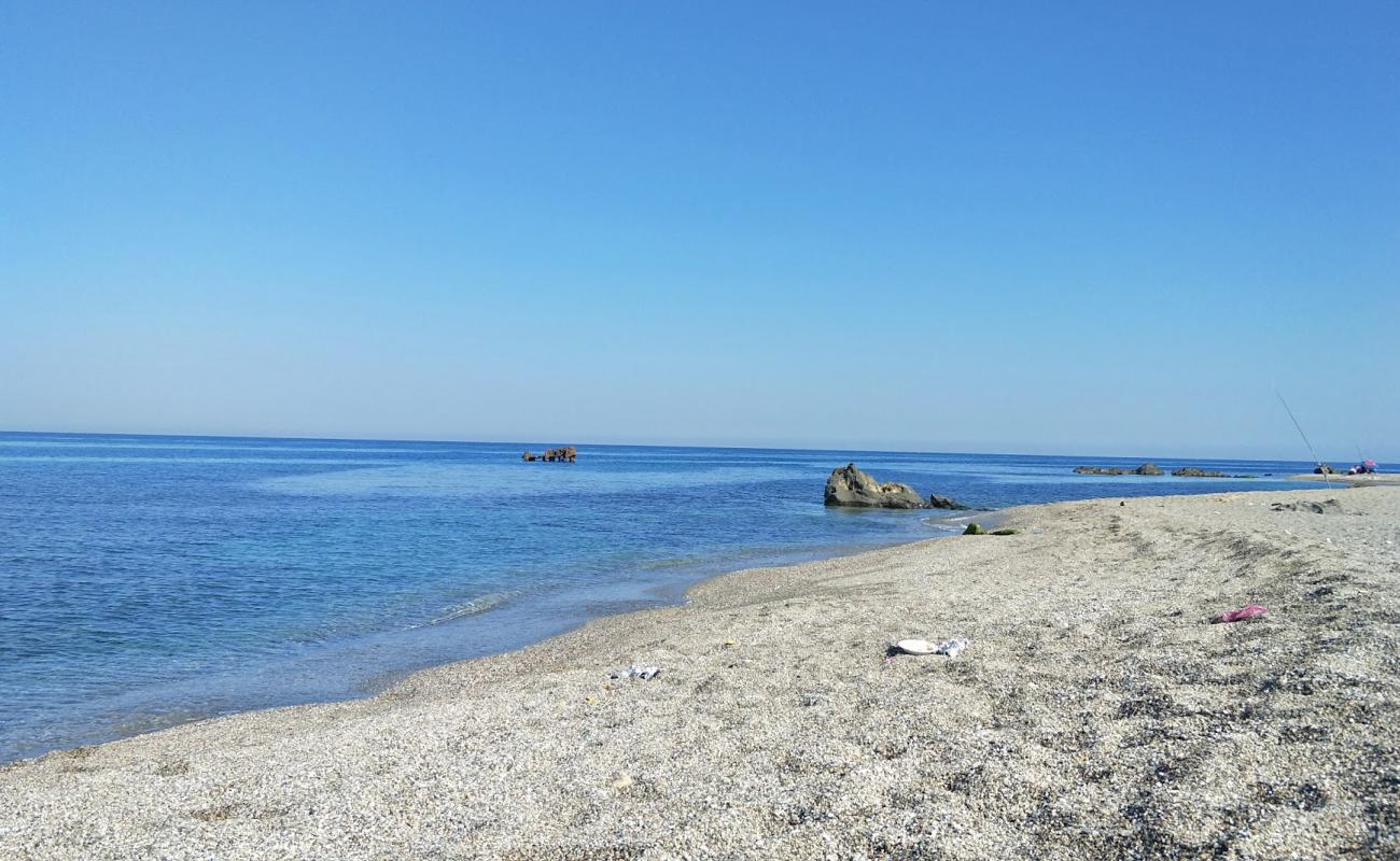 Plage Bateau casse'in fotoğrafı hafif ince çakıl taş yüzey ile