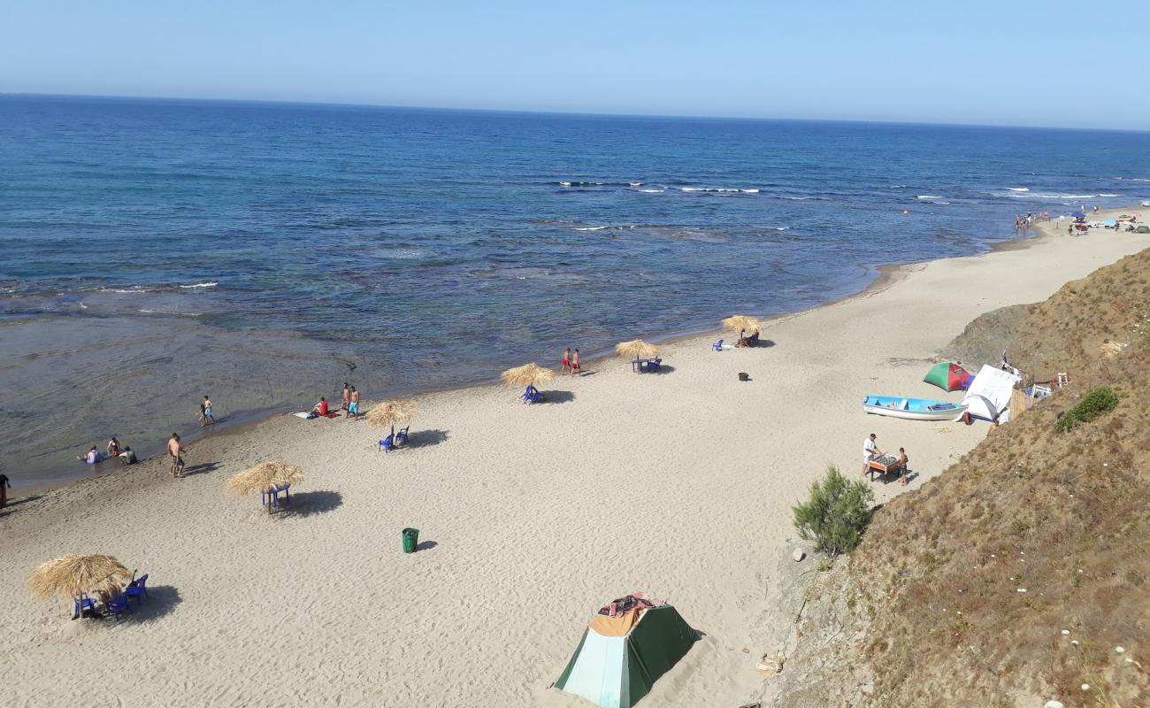Petit Paradis'in fotoğrafı açık bej kum yüzey ile