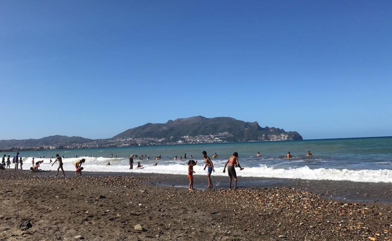 Plage El Maghra'in fotoğrafı çakıl ile kum yüzey ile