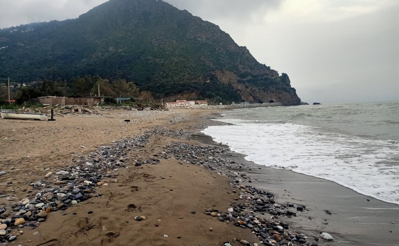 Aokas plage'in fotoğrafı çakıl ile kum yüzey ile