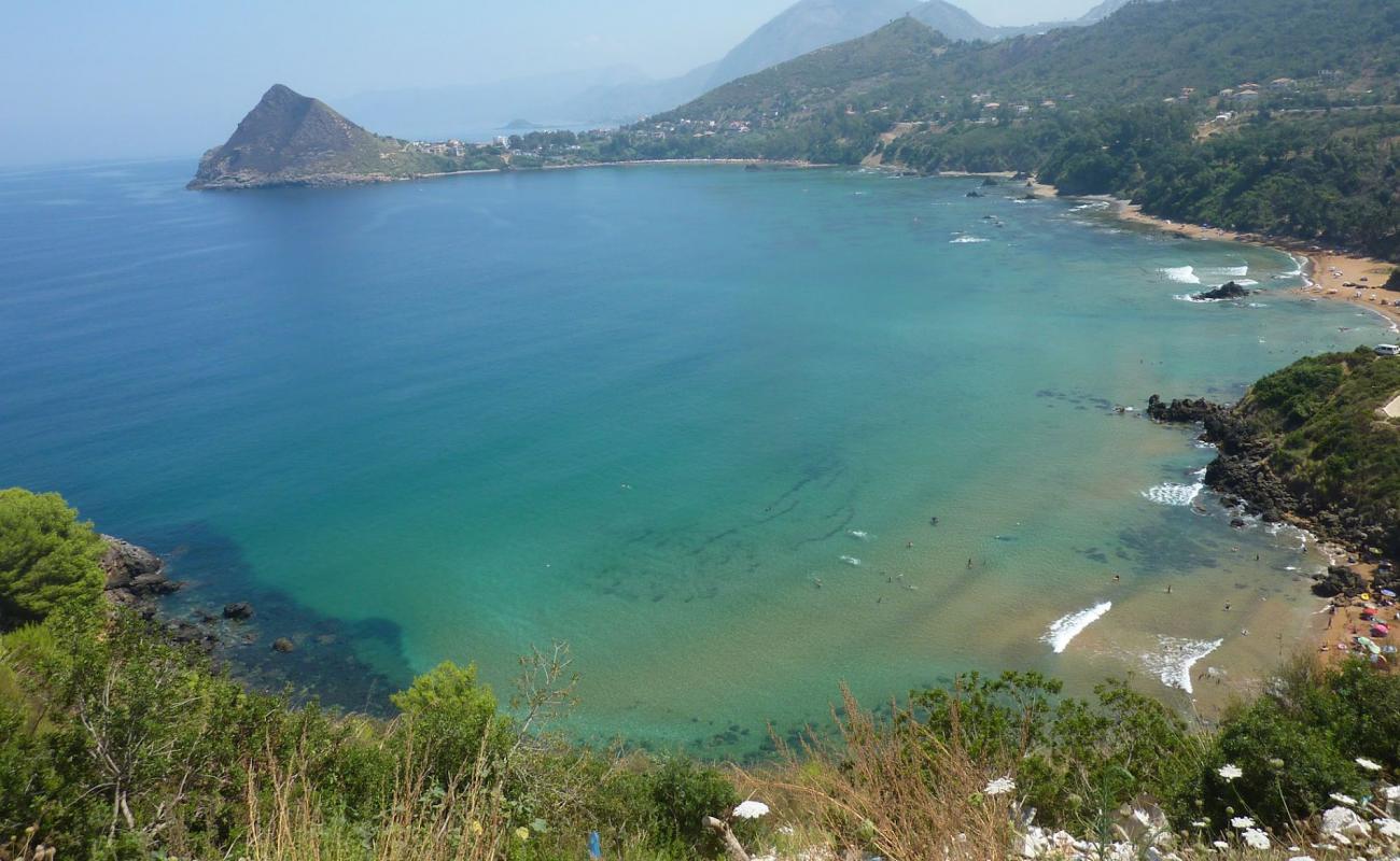 Plage d'Afaghir'in fotoğrafı açık bej kum yüzey ile