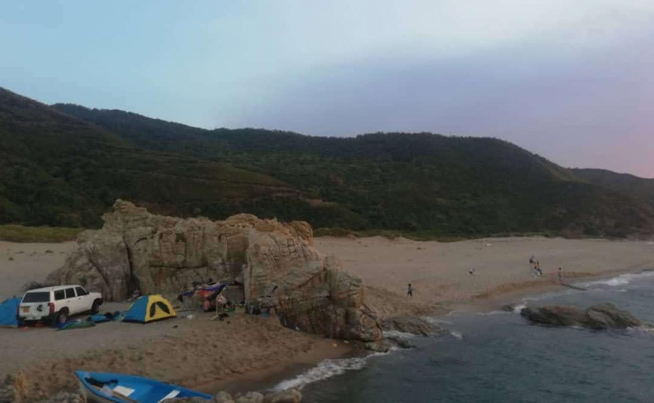 Plage Ayla, Oued Z"hor'in fotoğrafı parlak kum yüzey ile