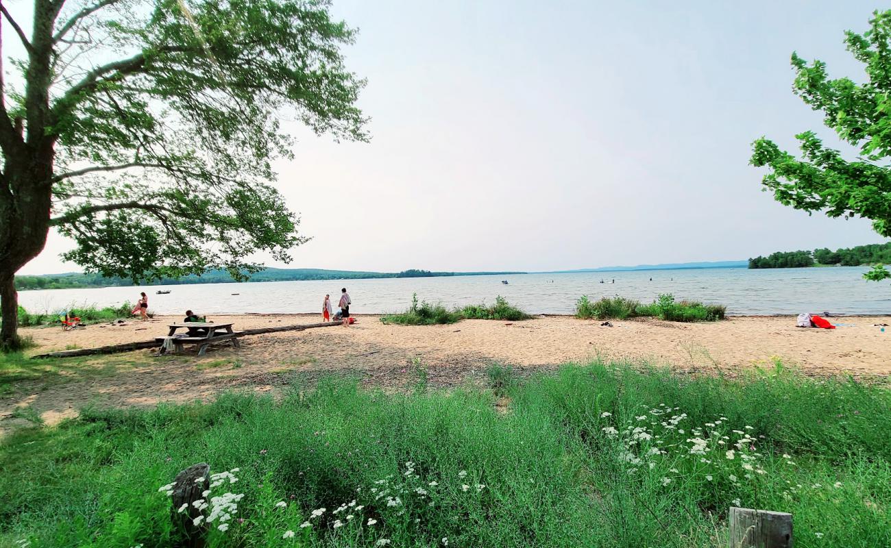 Havilland Shores Beach'in fotoğrafı parlak kum yüzey ile