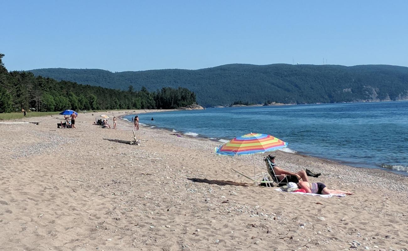 Agawa Bay'in fotoğrafı çakıl ile kum yüzey ile