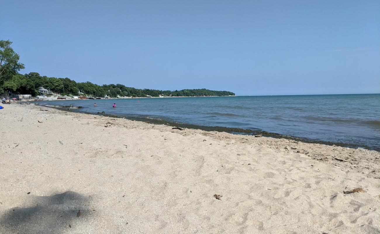 Reebs Bay Public Beach'in fotoğrafı gri kum ve çakıl yüzey ile