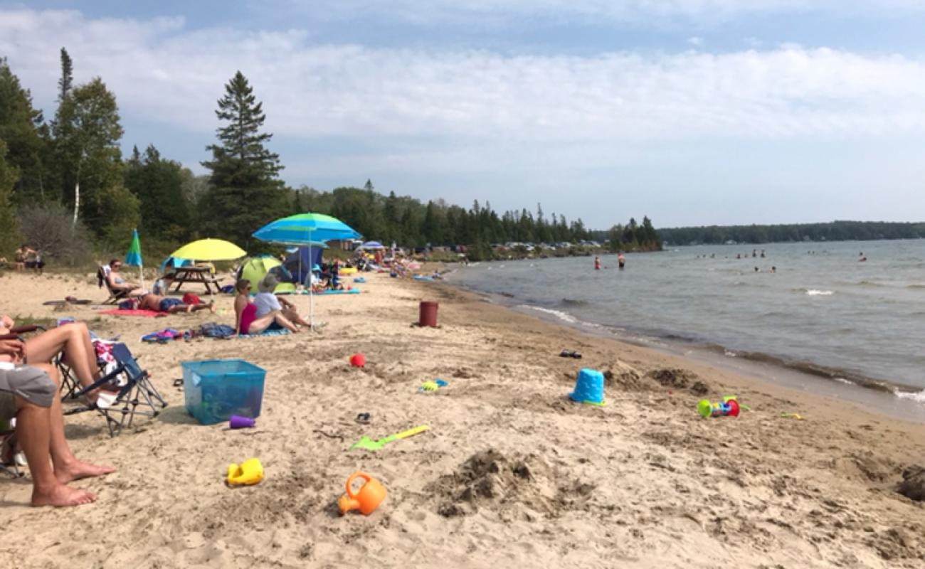 Sandy Beach'in fotoğrafı parlak kum yüzey ile