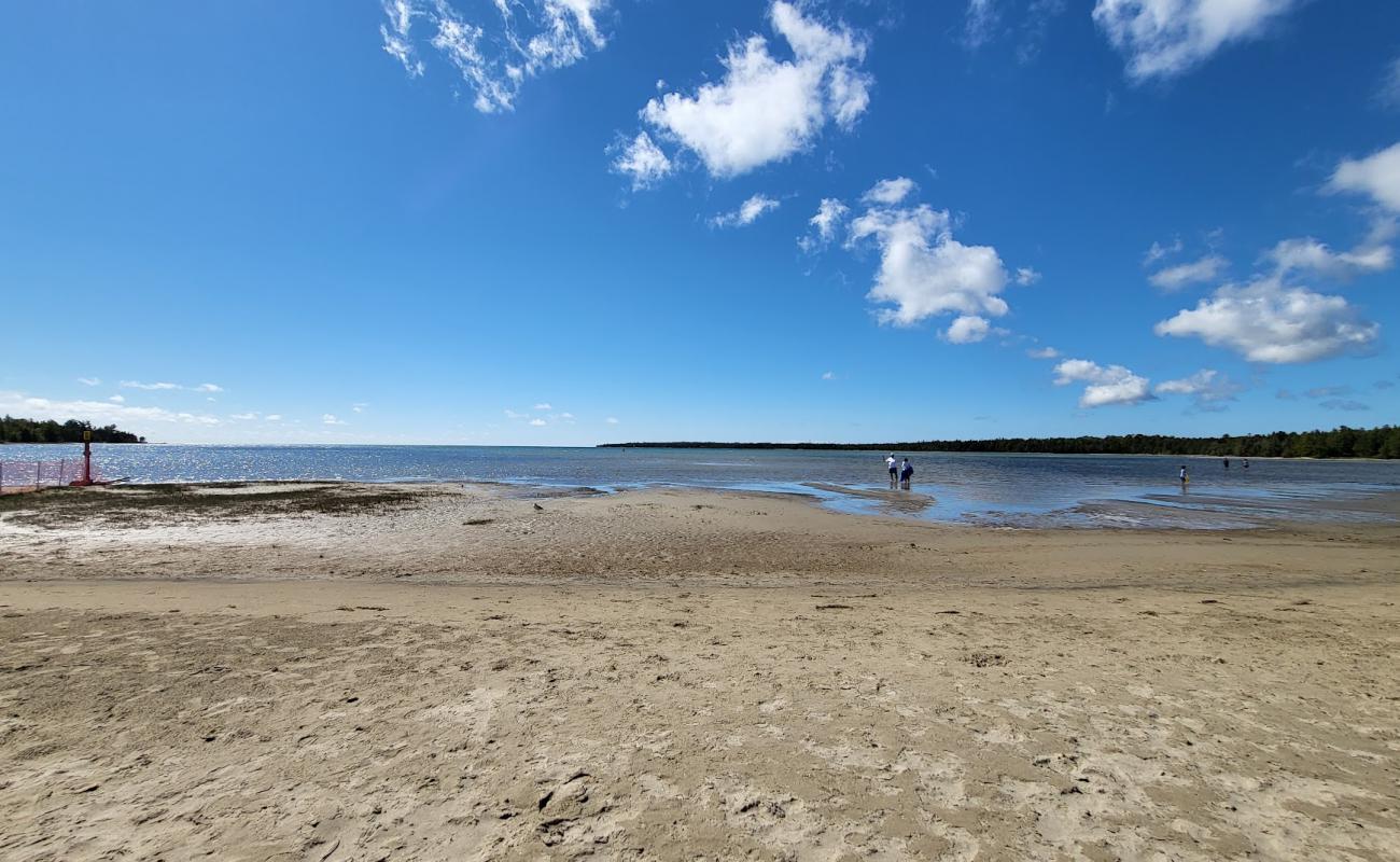 Singing Sands'in fotoğrafı açık bej kum yüzey ile