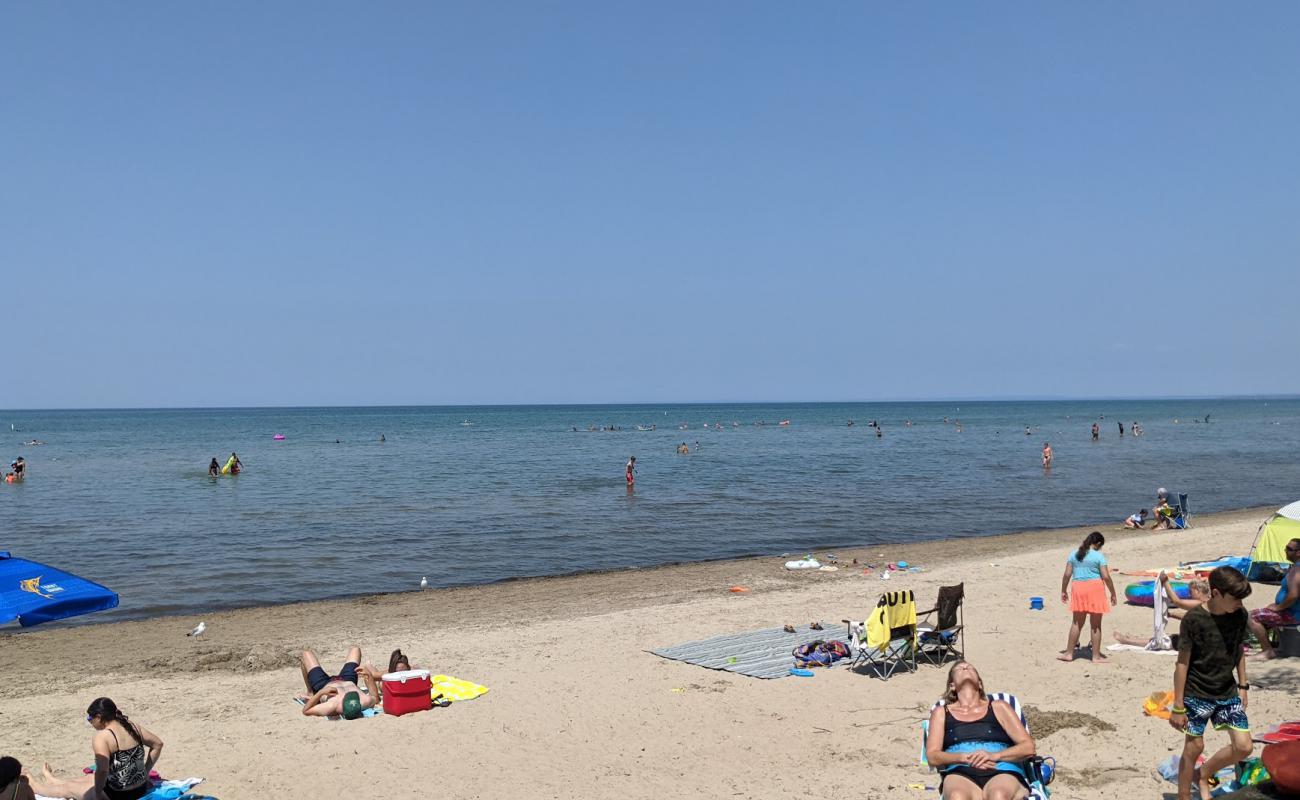 Wasaga Beach A5'in fotoğrafı parlak kum yüzey ile