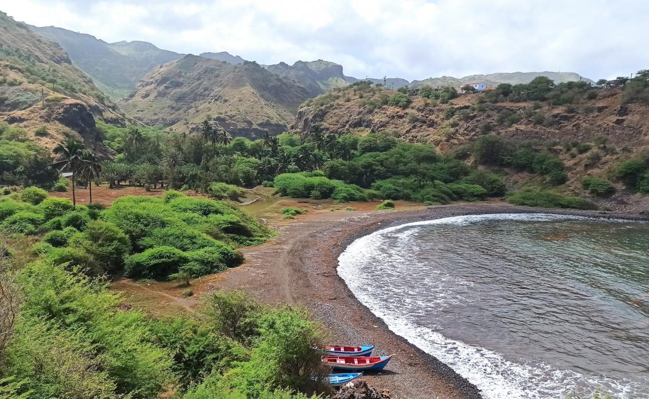 Porto Formoso Beach'in fotoğrafı siyah kum ve çakıl yüzey ile