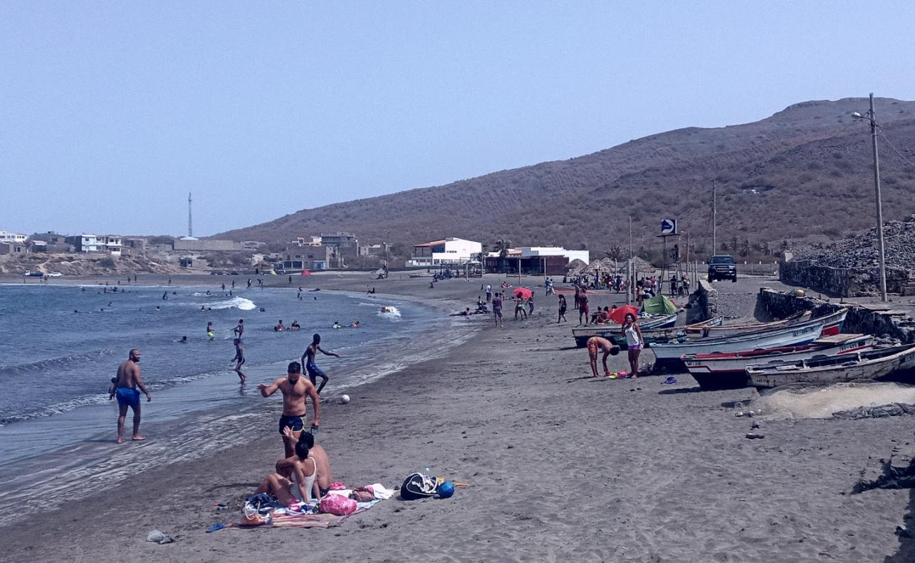 Praia Baixo'in fotoğrafı gri kum yüzey ile