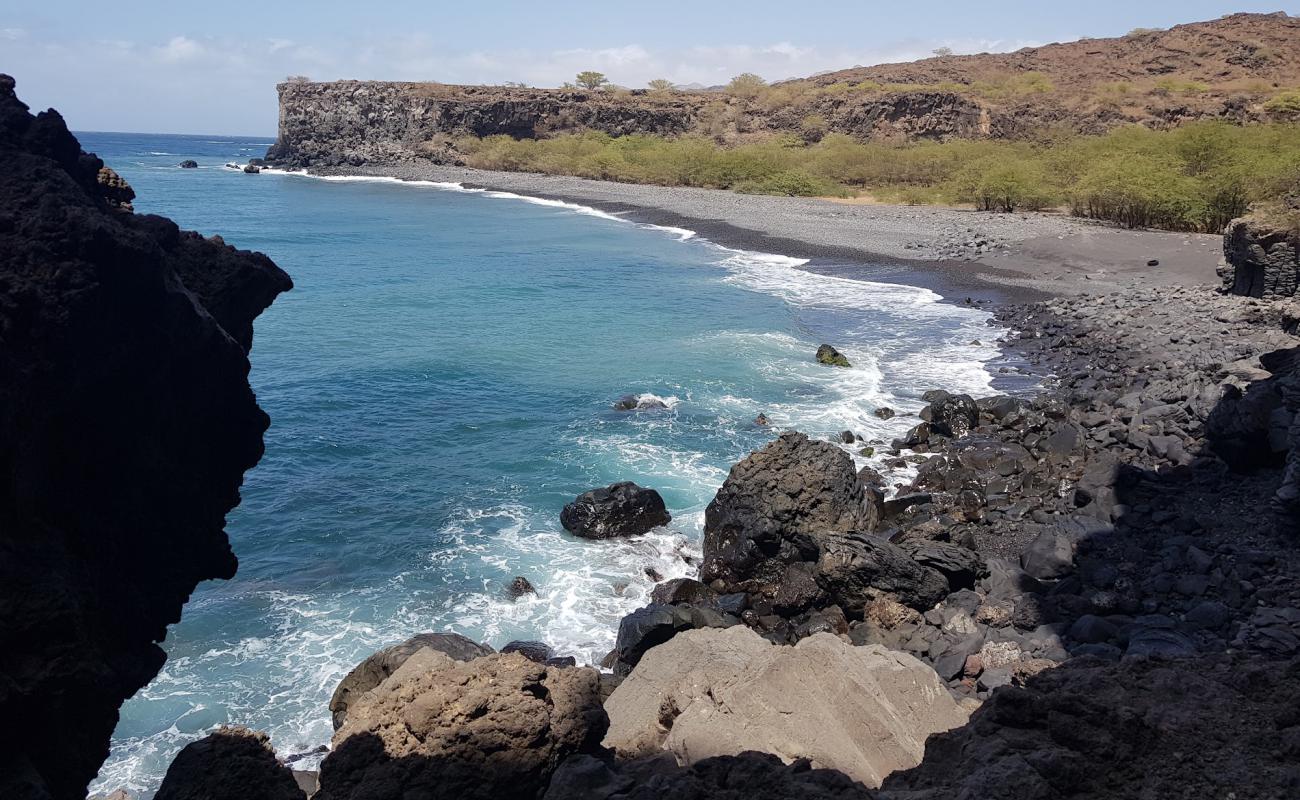 Aguas Belas Beach'in fotoğrafı gri çakıl taşı yüzey ile