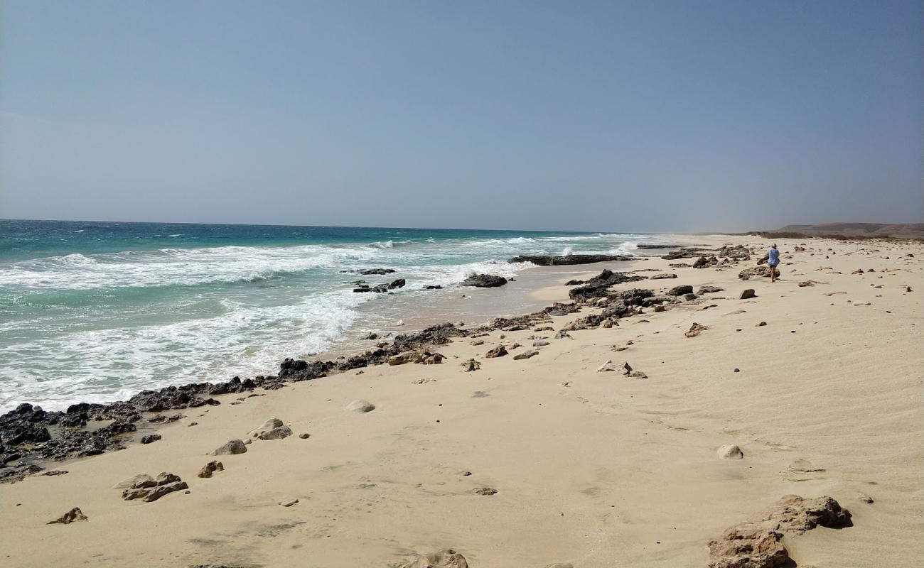 Joao Barrosa Beach'in fotoğrafı parlak kum ve kayalar yüzey ile