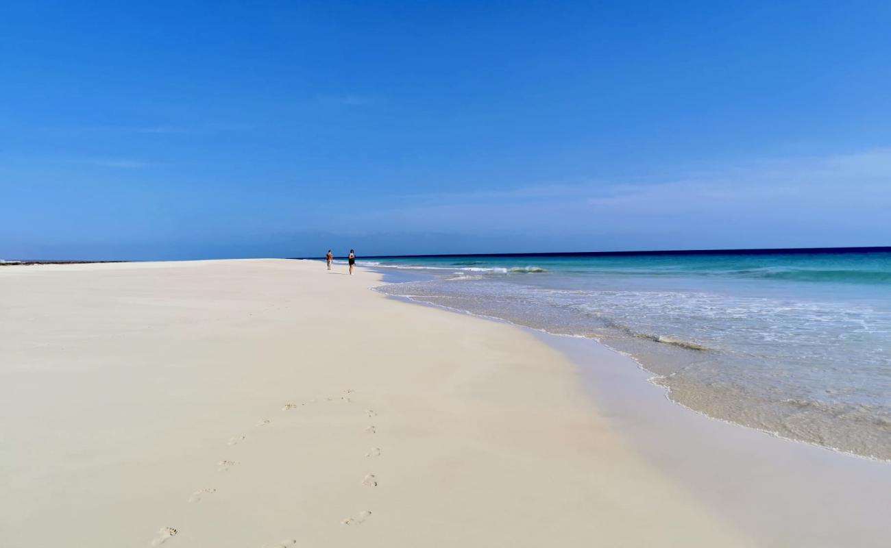 Praia do Curralinho'in fotoğrafı parlak ince kum yüzey ile