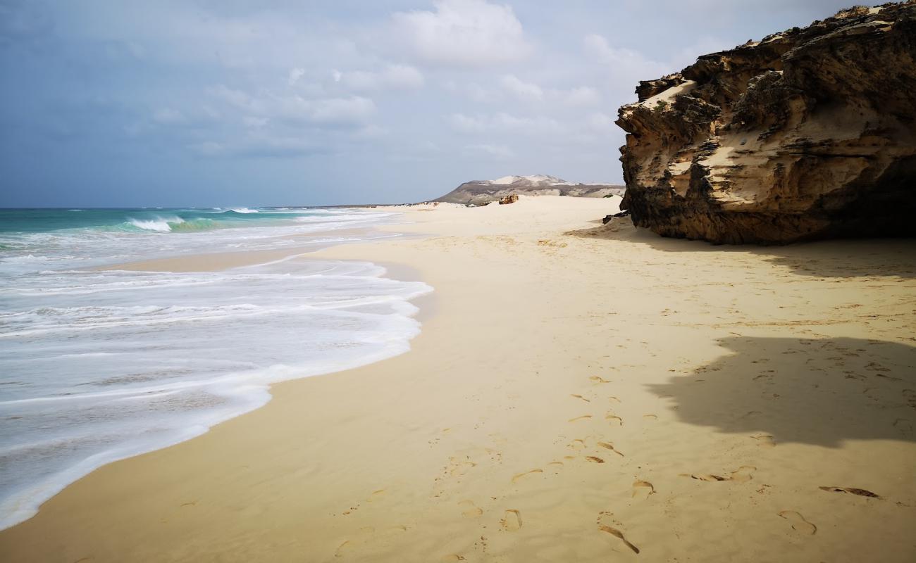 Varandinha Beach'in fotoğrafı parlak ince kum yüzey ile