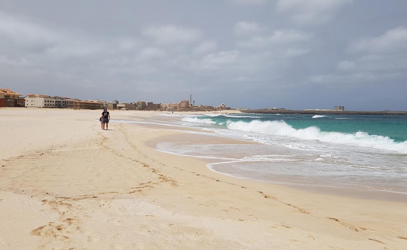 Praia de Cabral'in fotoğrafı parlak kum yüzey ile