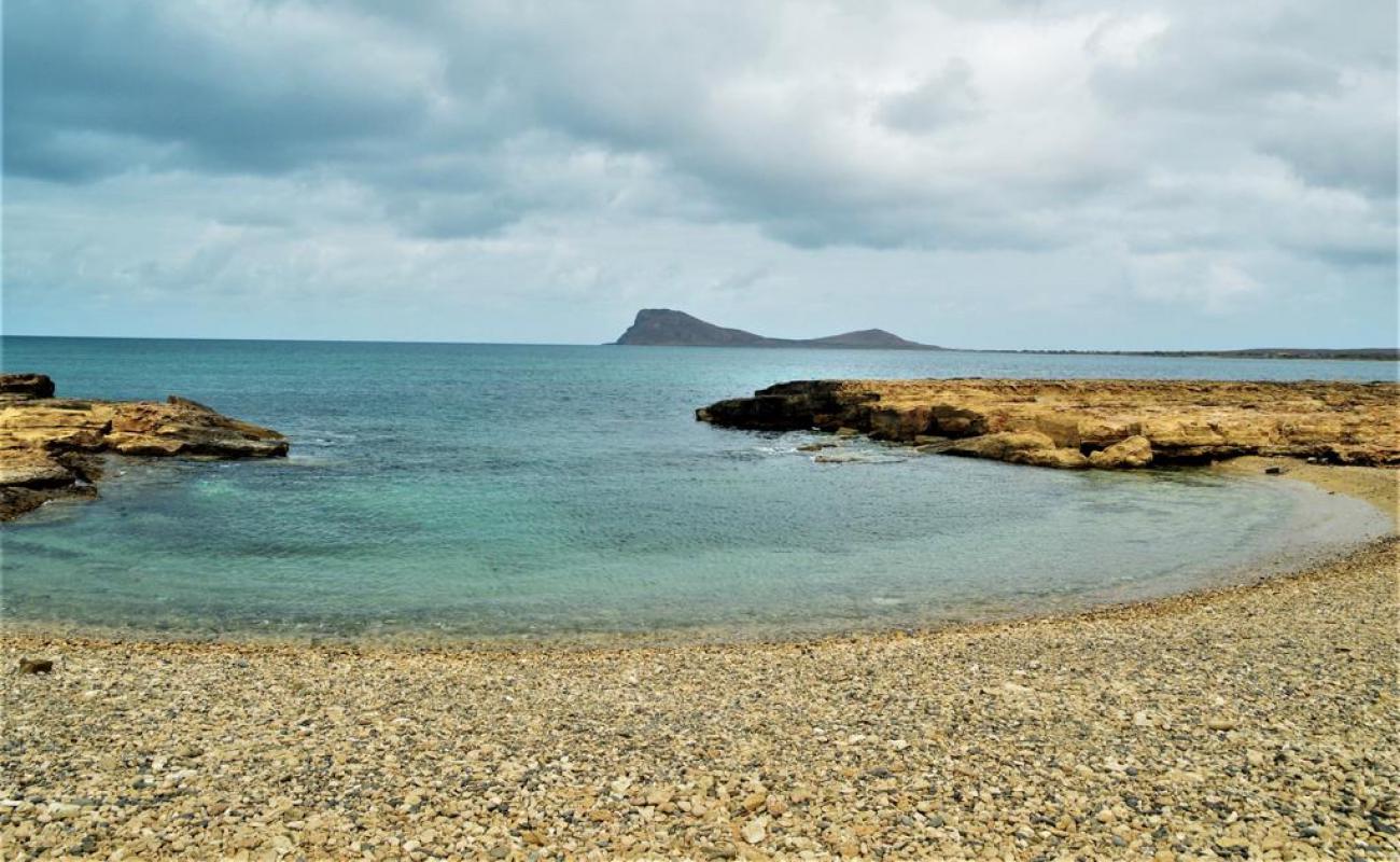 Baia da Murdeira'in fotoğrafı parlak kum ve kayalar yüzey ile