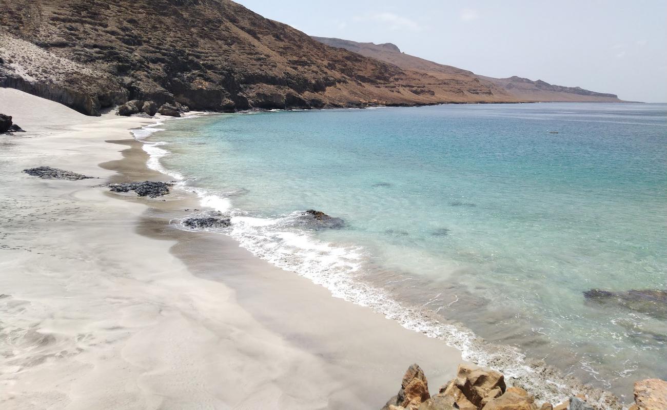 Baixo Rocha'in fotoğrafı i̇nce bej kum yüzey ile