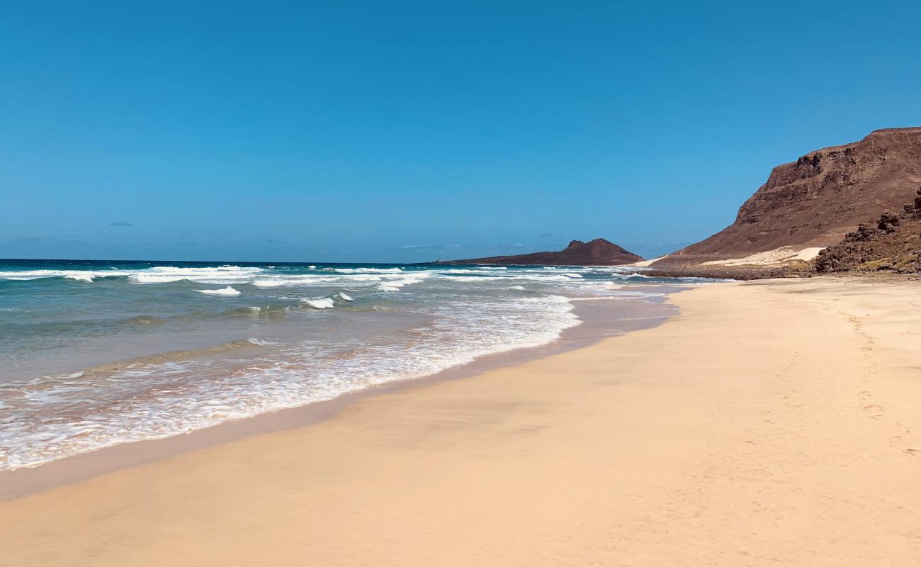 Praia Grande'in fotoğrafı parlak kum ve kayalar yüzey ile