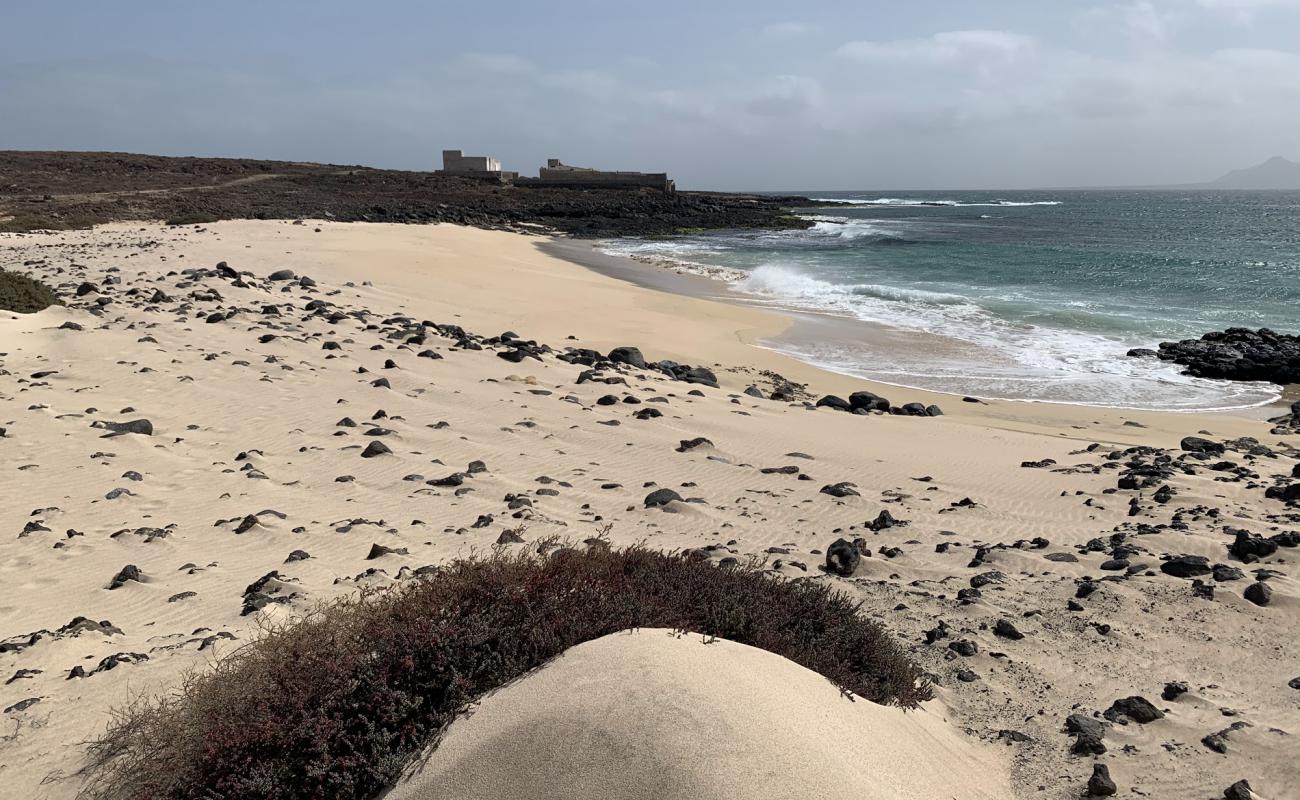 Sandy Beach'in fotoğrafı bej kum ve kayalar yüzey ile