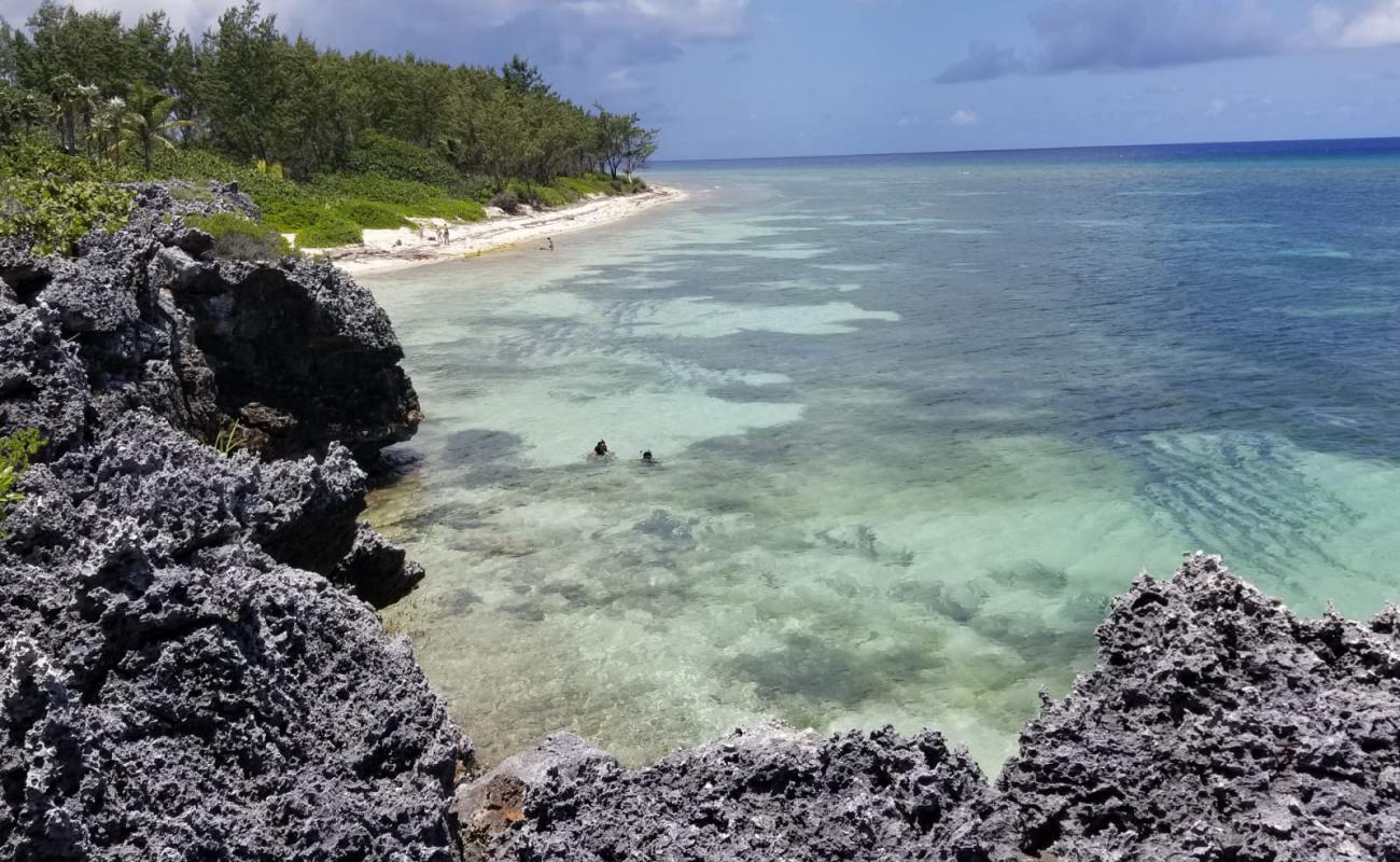 Barefoot beach'in fotoğrafı parlak ince kum yüzey ile