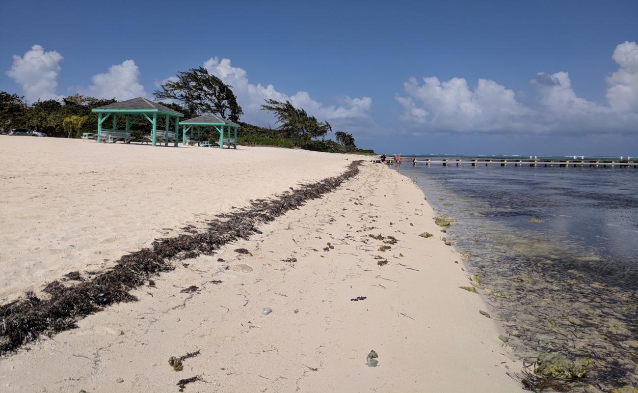 Colliers beach'in fotoğrafı parlak kum yüzey ile